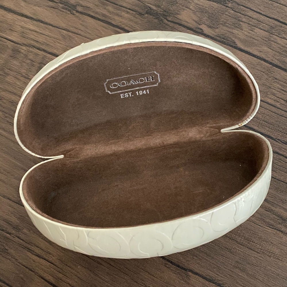 COACH 🕶 sunglasses case!